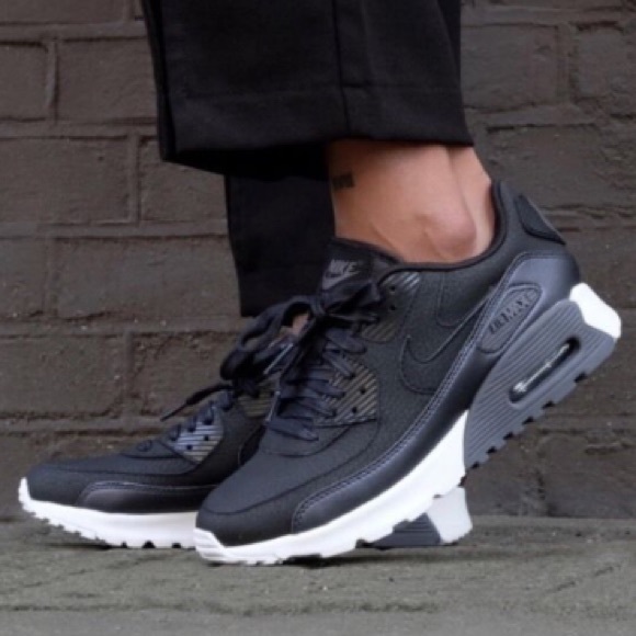 le scarpe nike air max 90 nero ultra basso le donne scarpe poshmark le scarpe nike air max 90 nero ultra basso le donne scarpe poshmark